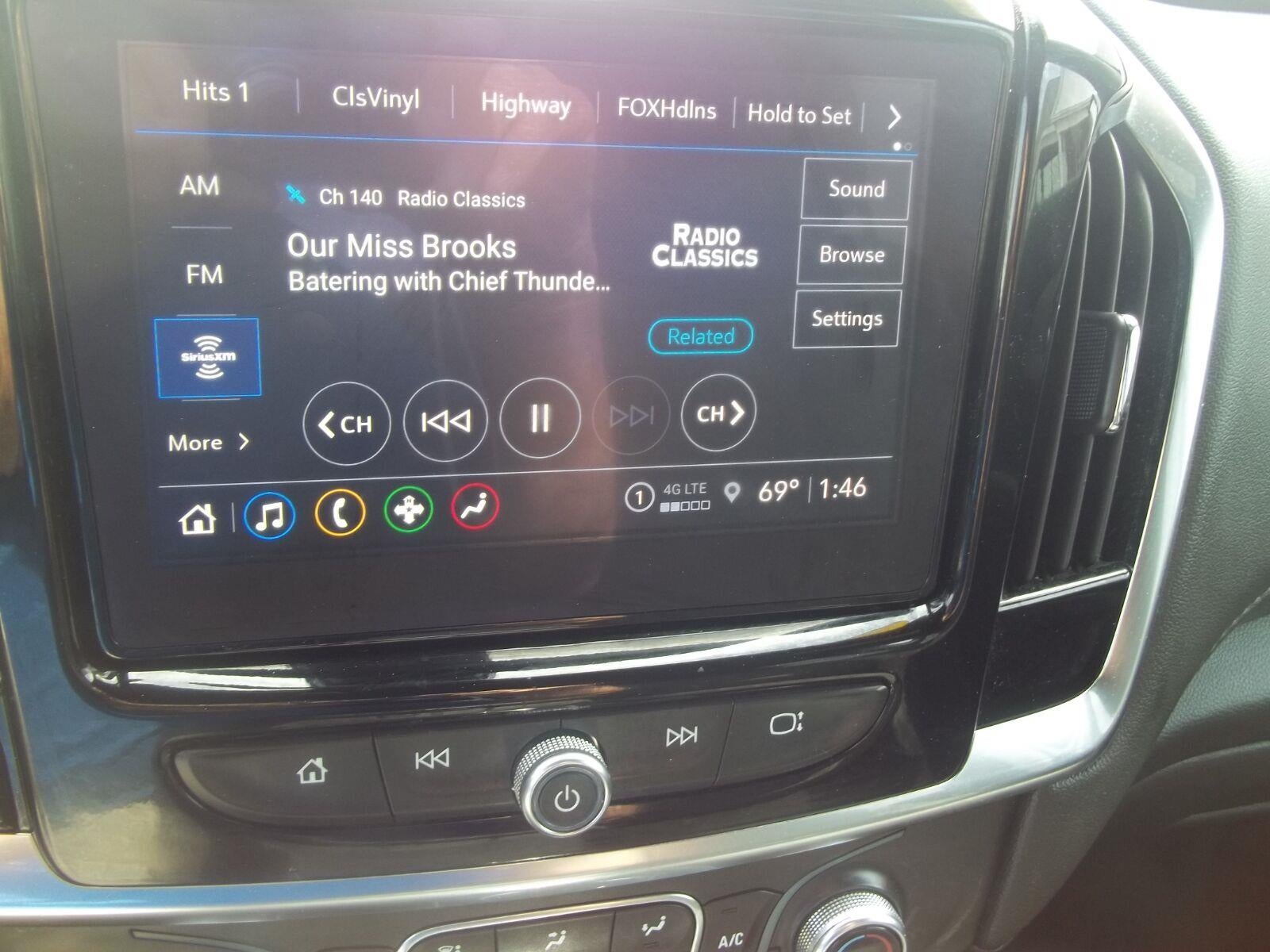 2023 Chevrolet Traverse LT Cloth