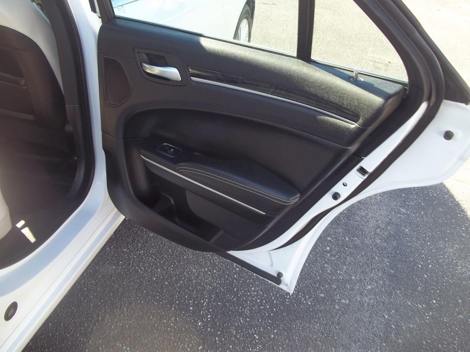 2014 Chrysler 300 Uptown Edition