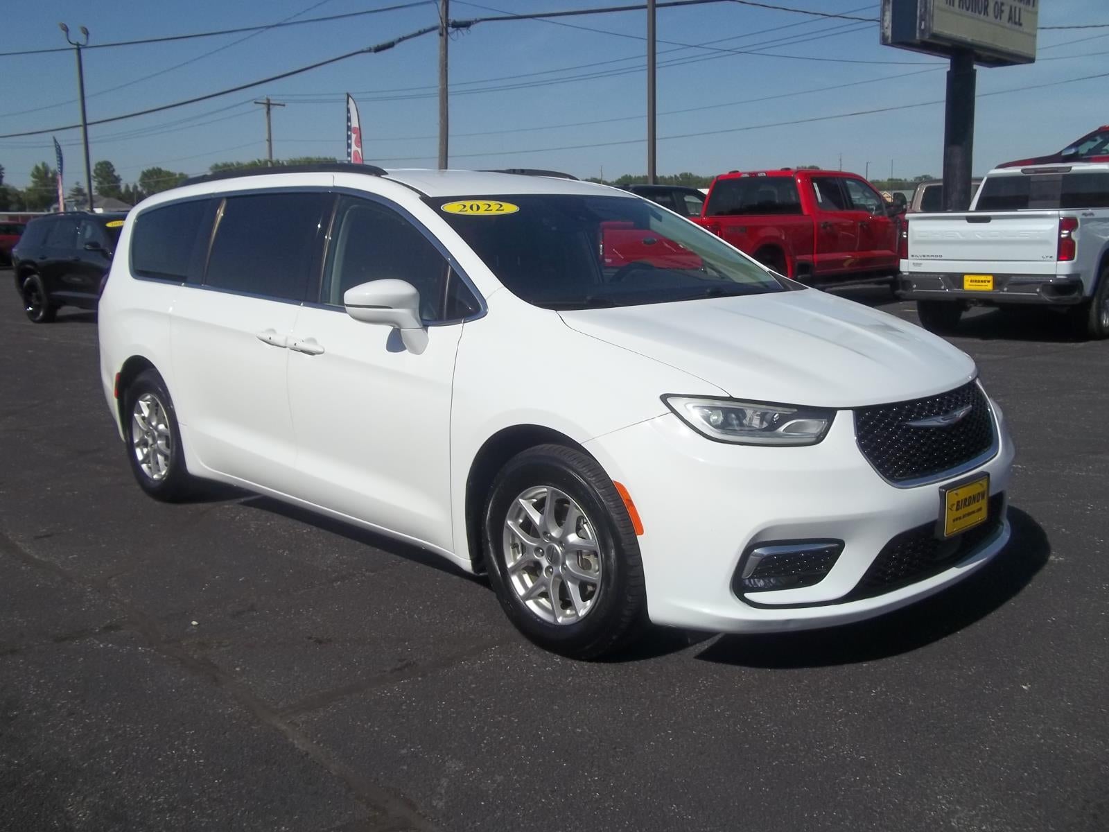 2022 Chrysler Pacifica Touring L's photo